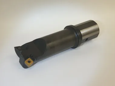 Porte-outil à queue cylindrique avec plaquette carbure rapportée en bout